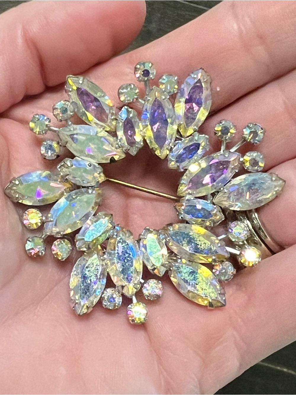 VTG Signed WEISS Aurora Borealis Rhinestone Wreath Brooch Pin